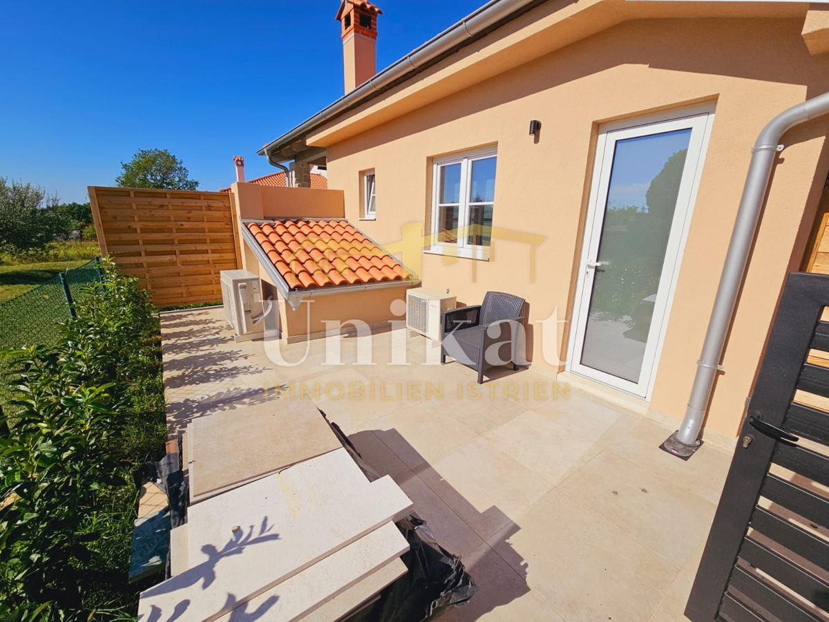 Vila z dvema stanovanjski enotama - pogled na morje